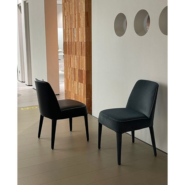 YJ-682 chair in production colourway